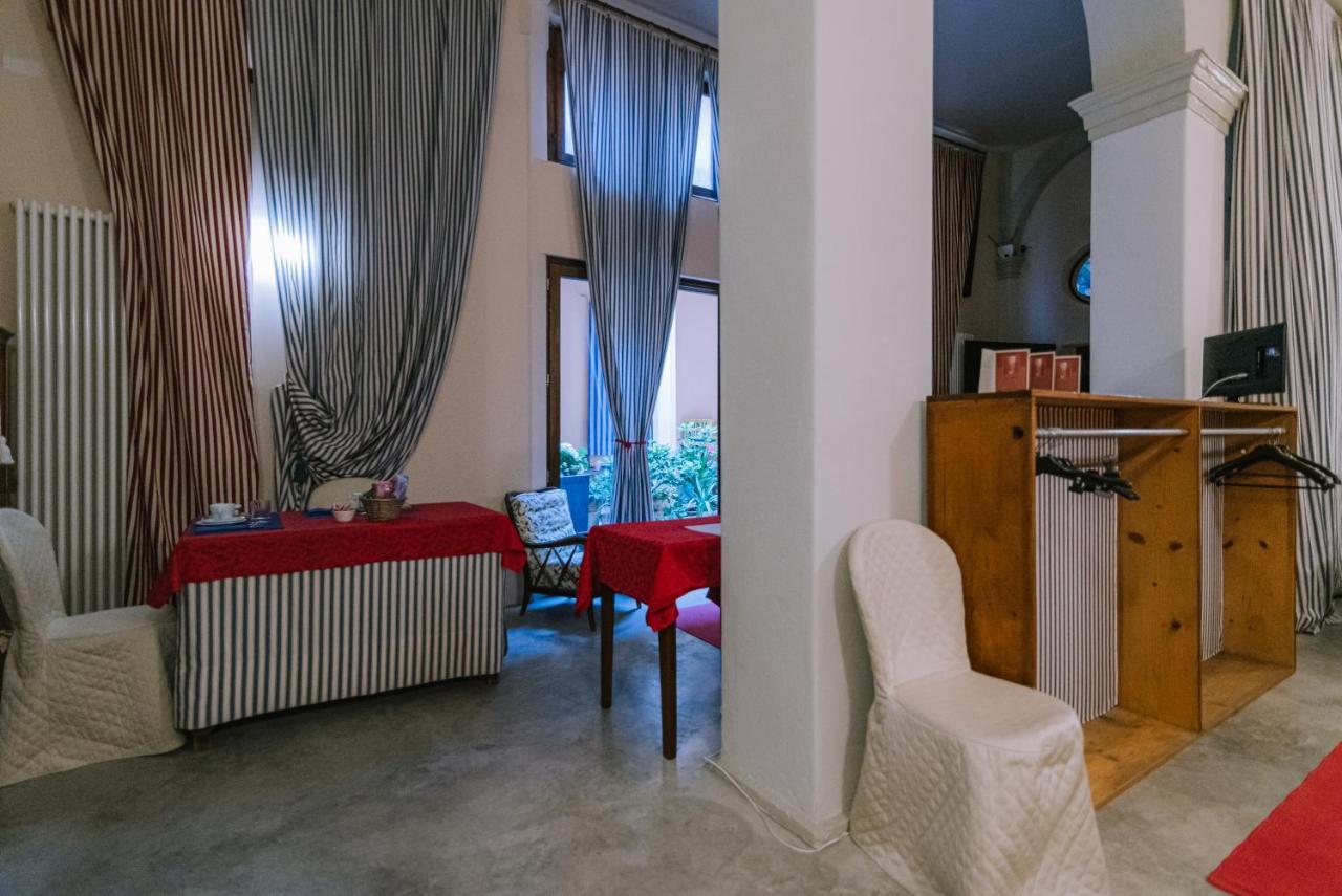 Palazzo Romani Adami Фермо Екстериор снимка
