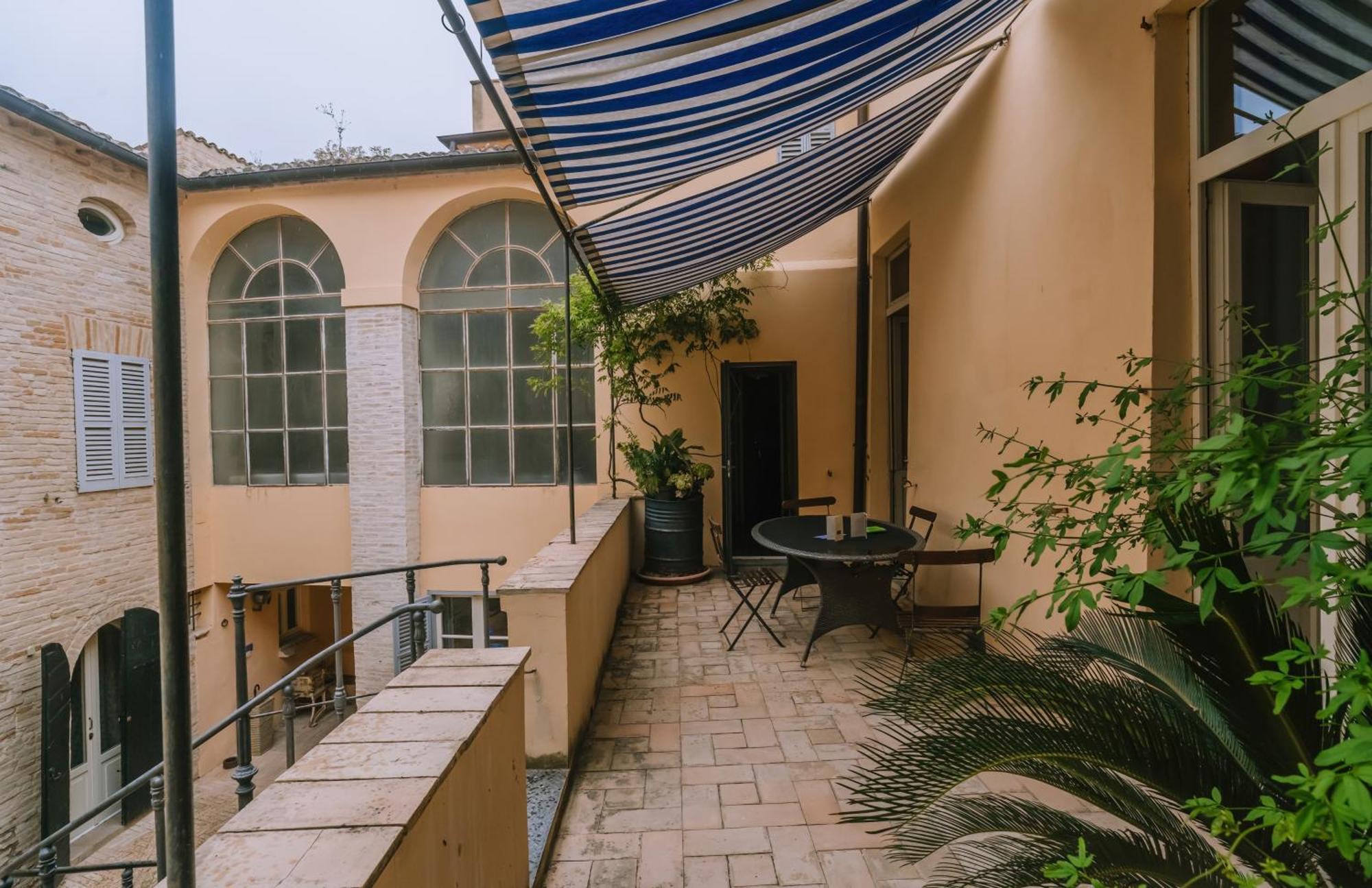 Palazzo Romani Adami Фермо Екстериор снимка